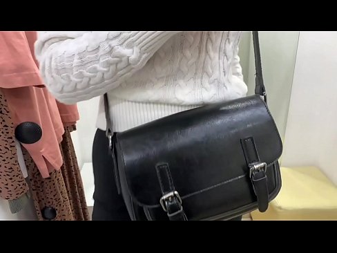 ❤️ Public masturbation sa batan-ong bitch FeralBerry nga adunay dildo sa fitting room Porn video sa amon