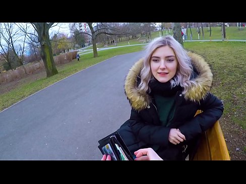 ❤️ Gitulon ang init nga cum sa usa ka estranghero alang sa kuwarta - blowjob sa parke ni Eva Elfie Porn video sa amon